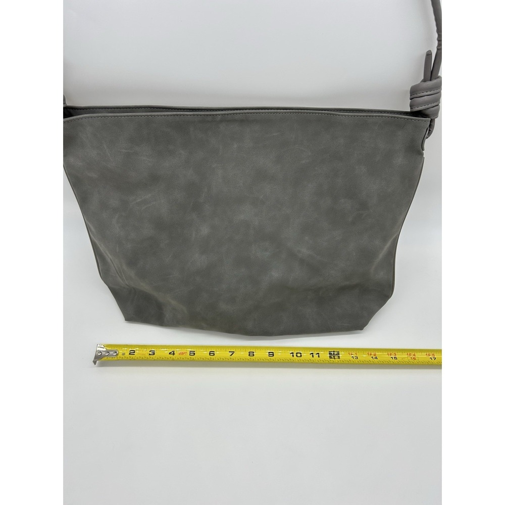 8 OTHER REASONS COLD SHOULDER BAG VEGAN GREY SUEDE - Picture 4 of 9
